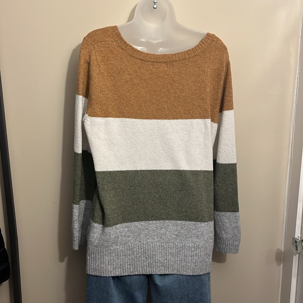Color Block Sweater - Picture 3 of 4